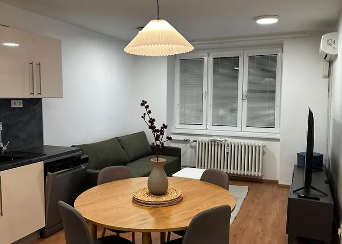 Nina - Old Town, Ac ブラチスラヴァ